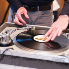 Oregon wedding planner - Wedding DJ who spins vinyl records